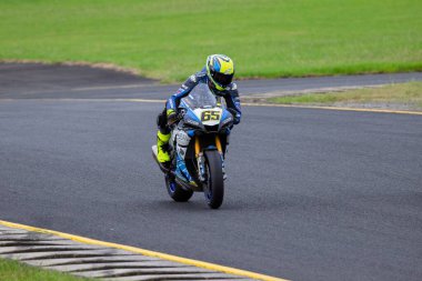 SYDNEY, NEW SOUTH WALES, AUSTRALIA - 29 Mart 2025: Avustralya 'nın Sidney Motor Parkı' nda Avustralya Superbike Şampiyonası 'nın 2. turunda Yamaha' da Cru Halliday.