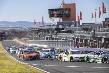BATHURST, NEW SOUTH WALES, AUSTRALYA - 20 Nisan 2025: Lachlan Evennett, Avustralya 'nın Bathurst kentindeki Panorama Yarış Pisti' nde Trico National TransAm serisinin 2..