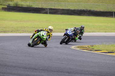 SYDNEY, NEW SOUTH WALES, AUSTRALIA - 28 Mart 2025: Olly Simpson Sidney Motorsport Park, NSW, Avustralya 'da Avustralya Motorsiklet Motorsikleti Süper Spor Serisi' nde çalışırken.