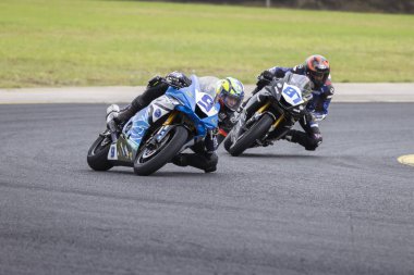 SYDNEY, NEW SOUTH WALES, AUSTRALIA - 28 Mart 2025: Glenn Nelson, Sidney Motorsport Park, NSW, Avustralya 'da Motorsiklet Avustralya' da uygulaması sırasında Yamaha üzerinde.