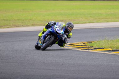 SYDNEY, NEW SOUTH WALES, AUSTRALIA - 28 Mart 2025: Avustralya 'nın NSW, Avustralya' daki Sydney Motorsport Park 'taki Motorsiklet Motorsikleti Supersport serisinde çalışırken Nassif Yamaha üzerinde olacak.
