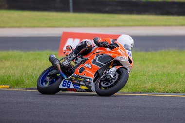 SYDNEY, NEW SOUTH WALES, AUSTRALIA - 28 Mart 2025: Damien Adams Sidney Motorsport Park, NSW, Avustralya 'da Motorsiklet Motorsikleti Avustralya Süper Spor Serisi' nde çalışırken Yamaha 'da.