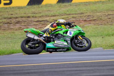 SYDNEY, NEW SOUTH WALES, AUSTRALIA - 29 Mart 2025: Olly Simpson Sidney Motorsport Park, NSW, Avustralya 'da Avustralya Motorsiklet Motorsikleti Süper Spor Serisi' nde çalışırken.