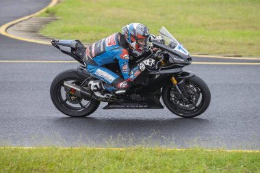 SYDNEY, NEW SOUTH WALES, AUSTRALIA - 29 Mart 2025: Jesus Torres Cabrera Sidney Motorsport Park, NSW, Avustralya 'da Motorsiklet Motorsikleti Supersport serisinde çalışırken Yamaha üzerinde