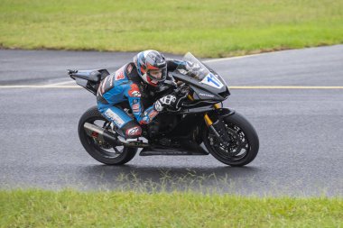 SYDNEY, NEW SOUTH WALES, AUSTRALIA - 29 Mart 2025: Jesus Torres Cabrera Sidney Motorsport Park, NSW, Avustralya 'da Motorsiklet Motorsikleti Supersport serisinde çalışırken Yamaha üzerinde