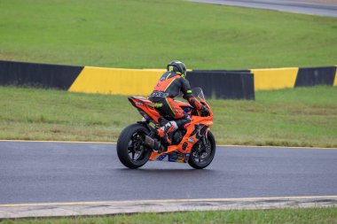 SYDNEY, NEW SOUTH WALES, AUSTRALIA - 29 Mart 2025: Liam Waters Avustralya 'nın Sidney Motorsport Park, NSW, Avustralya' daki Motorsiklet Motorsiklet Sporları Serisi 'nde çalışırken Yamaha üzerinde yürüdü.
