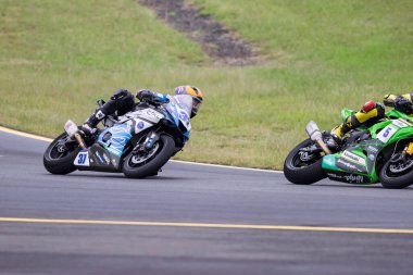 SYDNEY, NEW SOUTH WALES, AUSTRALIA - 29 Mart 2025: Jack Mahaffy, Sidney Motorsport Park, NSW, Avustralya 'daki Motosiklet Avustralya Süper Spor Serisi' nde uygulamalar sırasında Yamaha üzerinde.
