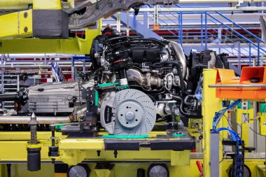 Bremen, Almanya 2013. Mercedes Benz marka bir arabanın frenleri Bremen 'deki fabrikada montaj için hazır.