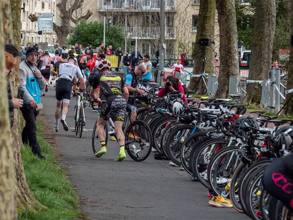 Caen Γαλλία 2023 Τρίαθλο Διαγωνισμό Στο Caen Ποδήλατα Που Προετοιμάζονται — Φωτογραφία Αρχείου
