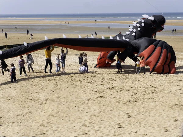 Houlgate France May 2023 Dragon Huge Kite Shape Dragon Children — Stock Photo, Image