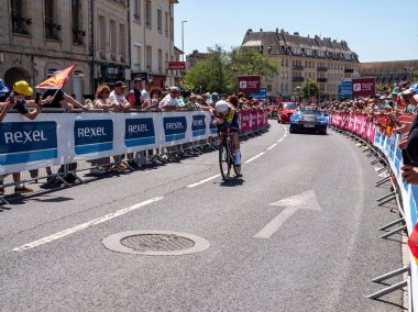 Caen, Fransa, 9 Temmuz 2025. Jonas Vingegaard, Fransa Bisiklet Turu 'nun favorilerinden biri. Caen' deki 2025 Fransa Bisiklet Turu 'nun bireysel zaman denemesi safhası..