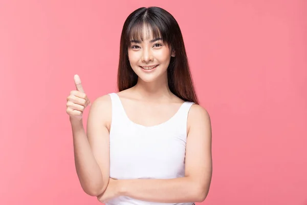 Gyönyörű Vonzó Ázsiai Fiatal Mosolyog Hogy Jel Hüvelykujját Fel Érzés — Stock Fotó