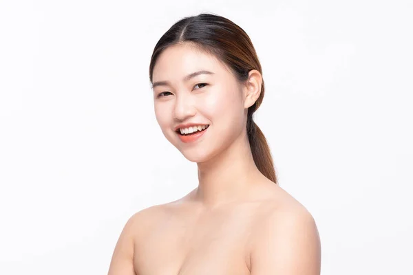 Piękna Azjatka Dotykając Miękki Uśmiech Policzek Czystej Świeżej Skóry Szczęście — Zdjęcie stockowe