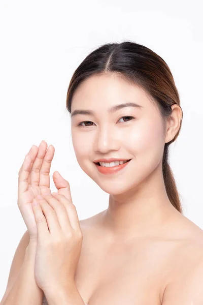 Hermosa Mujer Asiática Tocando Suave Sonrisa Mejilla Con Piel Limpia —  Fotos de Stock