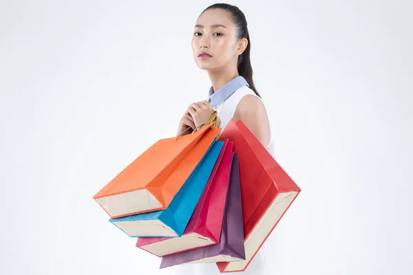 Азиатские Женщины Улыбаются Держат Руках Сумки Покупками Чувствуя Себя Такими — стоковое фото