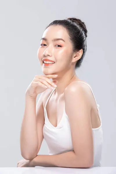 Beautiful Asian Woman Looking Camera Smile Clean Fresh Skin Happiness — Foto de Stock