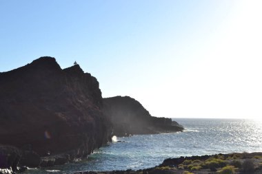 Tenerife 'deki güzel okyanus ve dağ manzarası