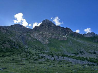 İtalya 'da güzel Alpler ve dağ yürüyüşü. 