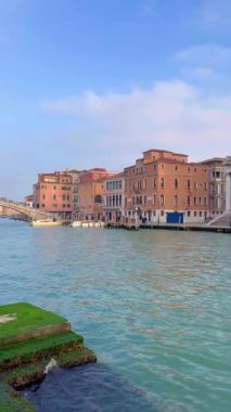 Venedik 'in kanal ve mimarisinin güzel manzarası