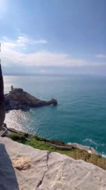 İtalya, Portovenere 'deki eski bir kalenin güzel manzarası..