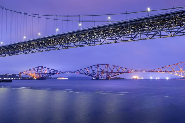 第四桥 Forth Bridge 是一座悬臂铁路桥 横跨苏格兰东部福思河畔 长9英里 14公里 — 图库照片