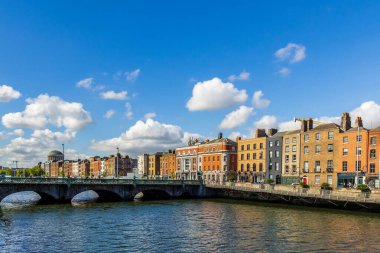 Güneşli bir günde Dublin İrlanda