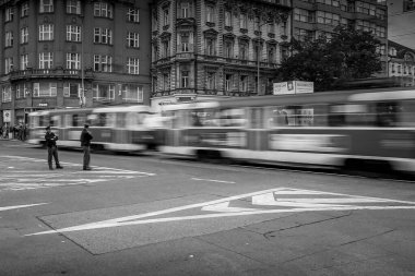 Prag, Çek Cumhuriyeti - Ekim 05 2010: tramvaylı trafik kontrolü.