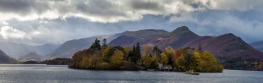 Keswick 'teki Derwentwater Panoraması Cumbria Gölü Bölgesi İngiltere