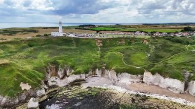 Flamborough baş deniz feneri insansız hava aracı görüntüsü 4K