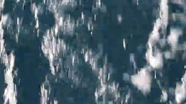 波浪在运动中捕获泡沫 蓝色波浪运动 混沌运动 — 图库视频影像