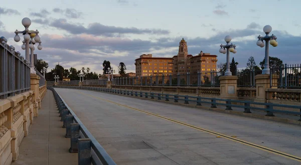 Colorado Street Bridge Gerechtsgebouw Getoond Pasadena Californië Bij Zonsondergang — Stockfoto