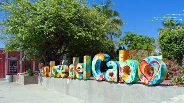 メキシコのバハ カリフォルニア州サンノゼ 2021年6月8日 カラフルな大きなライフサイズの文字で示された町名 ストックフォト