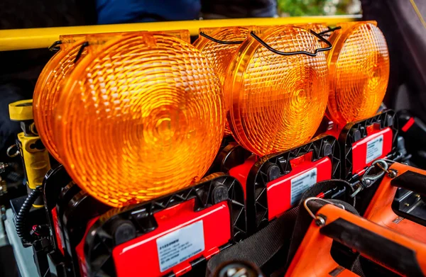Közelkép Egy Tűzoltóautó Narancssárga Villogó Jelzőfényeiről Tűzoltó Készülék — Stock Fotó