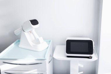 Modern portatif diş röntgeni. Modern diş aletleri. İnsansız fotoğraf. Diş Kliniği.