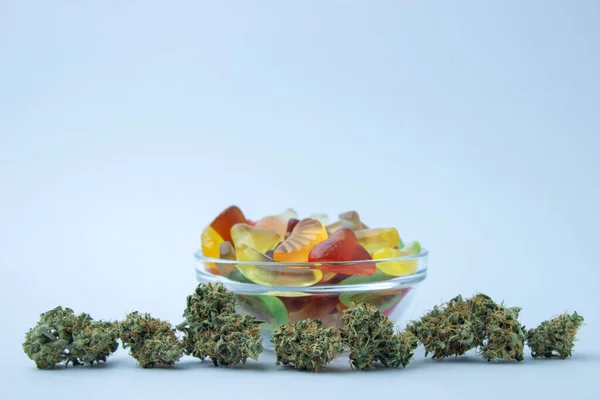 Dried Cannabis Buds Lie Line Foreground Small Glass Bowl Gummy — Stock Photo, Image