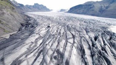 İzlanda 'daki İskandinavya Buzulu Uçağı' ndan. Yüksek kaliteli 4K video. İzlanda 'daki Vatnajokull Ulusal Parkı Buzulları