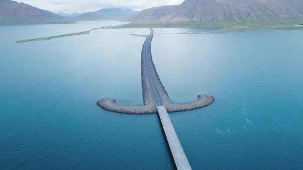 Drone Aéreo Kolgrafafjordur Sword Highway Islândia Vídeo Alta Qualidade Ponte — Vídeo de Stock
