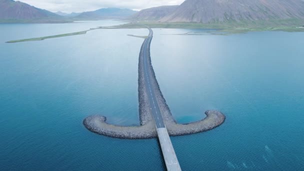 Drone Aéreo Kolgrafafjordur Sword Highway Islândia Vídeo Alta Qualidade Ponte — Vídeo de Stock