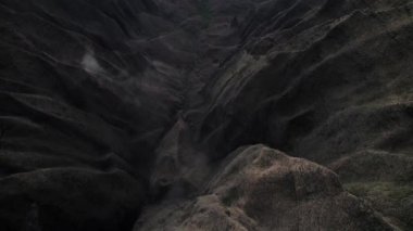 Na Pali Sahil Parkı Havalimanı Kauai 'de, Hawaii' de Sunset 'te.