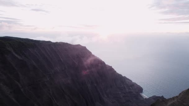 位于夏威夷考艾岛的Na Pali海岸州立公园的空中日落 — 图库视频影像