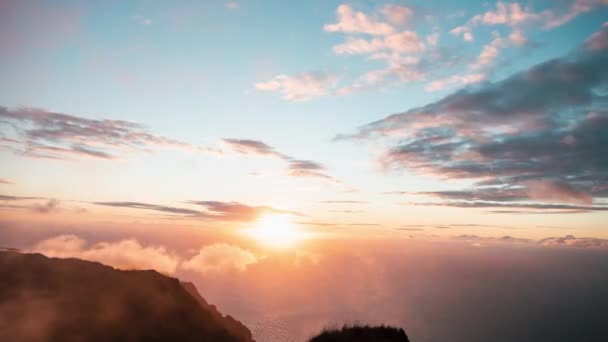 ハワイ州カウアイ島のナ コースト クリフからのハワイ サンセットのタイムラプス 太平洋上の美しい夕日 ソニーA7Ivで撮影 — ストック動画