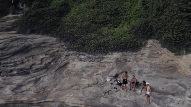 夏威夷瓦胡岛喷出洞穴的无人机 — 图库视频影像