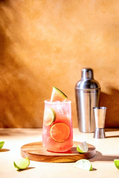 Watermeloen Wodka Limeade Roze Zomer Lang Drankje Koeler Concept Vooraanzicht — Stockfoto