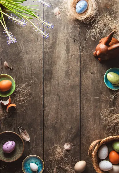 Bir karşılama metni için alanı olan paskalya kırsalı konsepti, yukarıdan görünüm