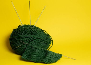 Yeşil iplikle örgü projesi