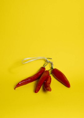 Canlı arkaplanda baharatlı kırmızı biber.