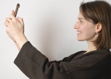 Bir kadınla selfie anı