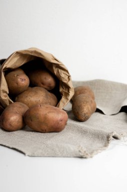 Geri Dönüşümlü Kağıt Çantaya Paketlenmiş Patatesler