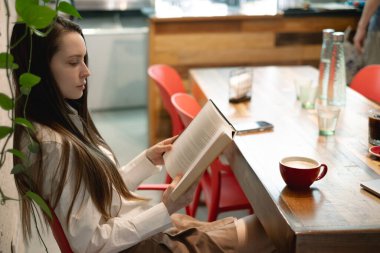 İyi bir kitapla kahve molası..