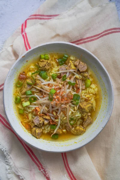 stock image Soto daging is a clear Indonesian soup that contains meat, and beansprouts and is served with rice and sambal